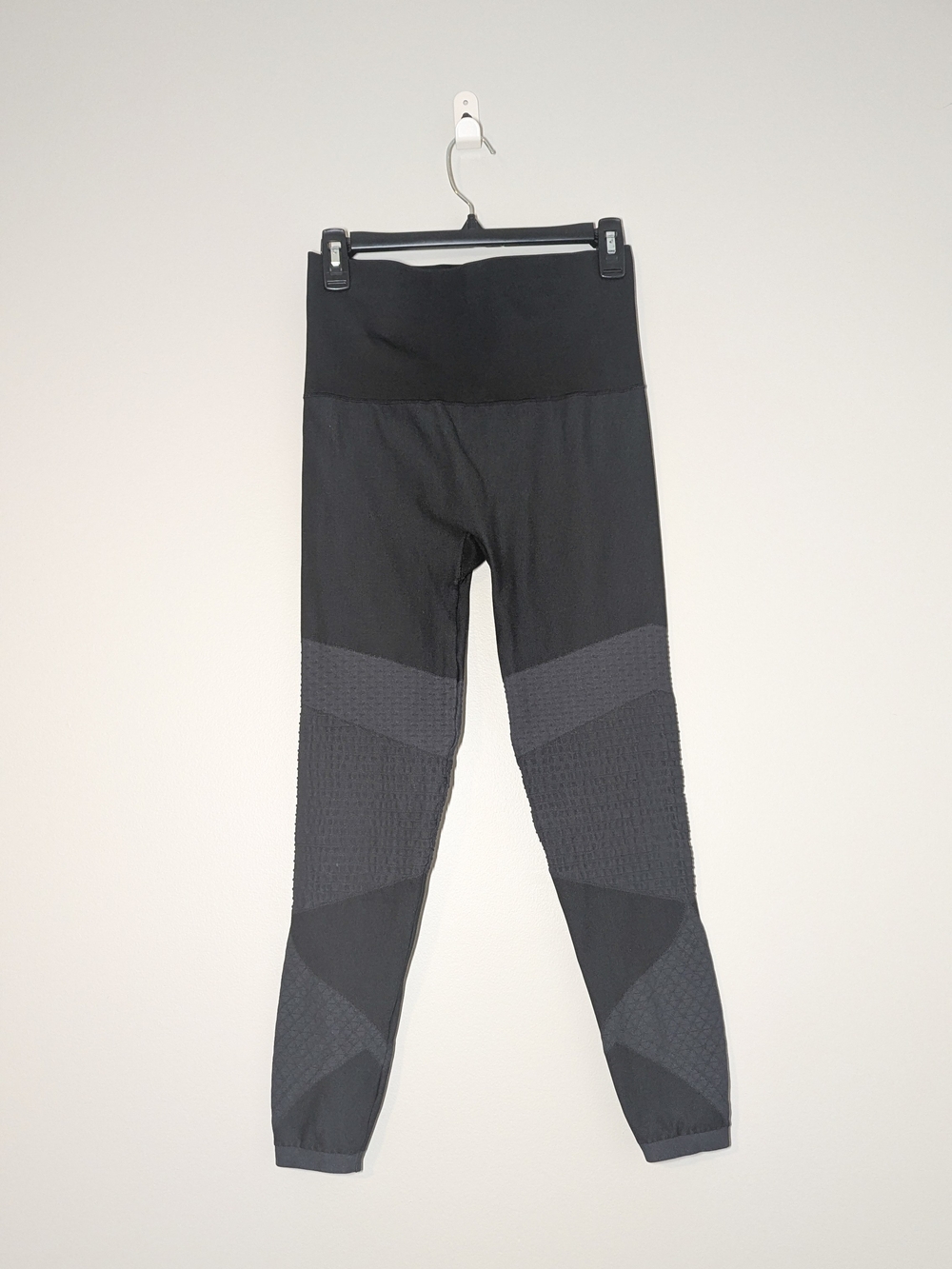 SPANX Seamless Moto Leggings Size L Black Textured Panel Compression Athleisure